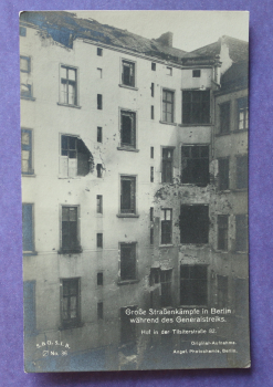 Ansichtskarte Foto AK Berlin 1918-1920er Jahre Hof Tilsiterstraße 82 Einschüsse Revolution Generalstreik Straßenkämpfe Ortsansicht Architektur